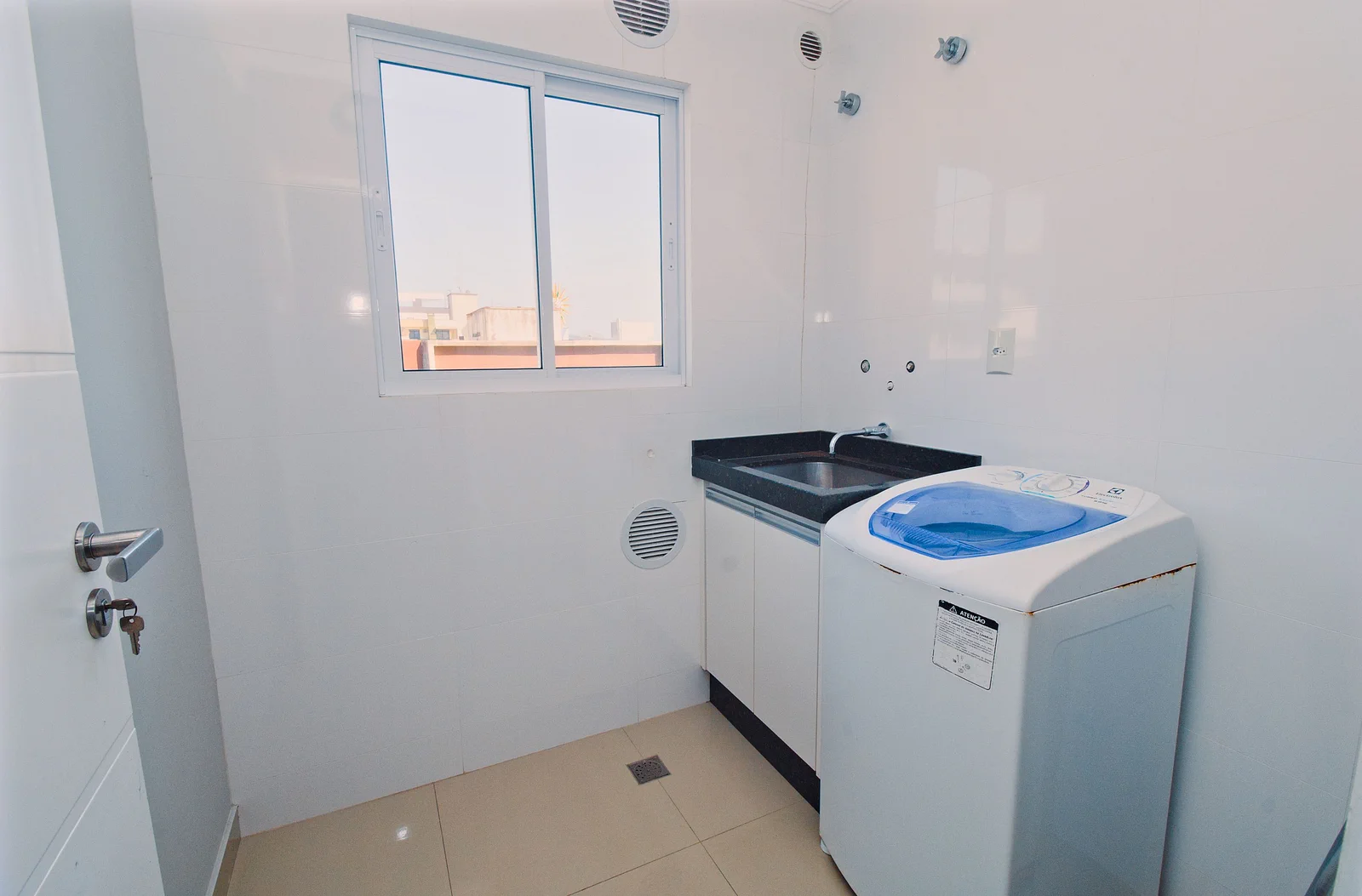 Foto oficial · Baía dos Golfinhos — Apartamento 304, 2 dormitórios · 13