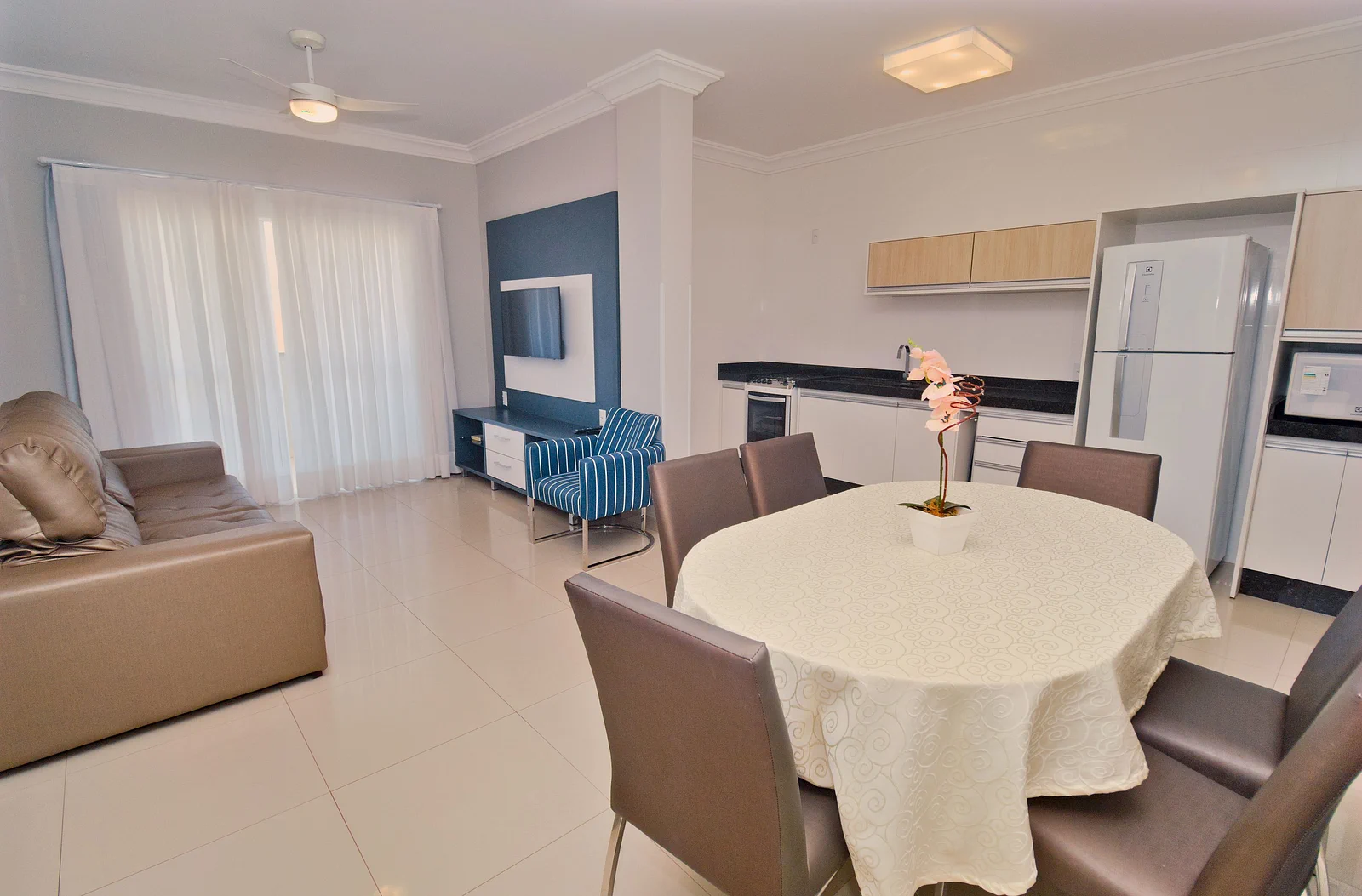 Foto oficial · Baía dos Golfinhos — Apartamento 304, 2 dormitórios · 17