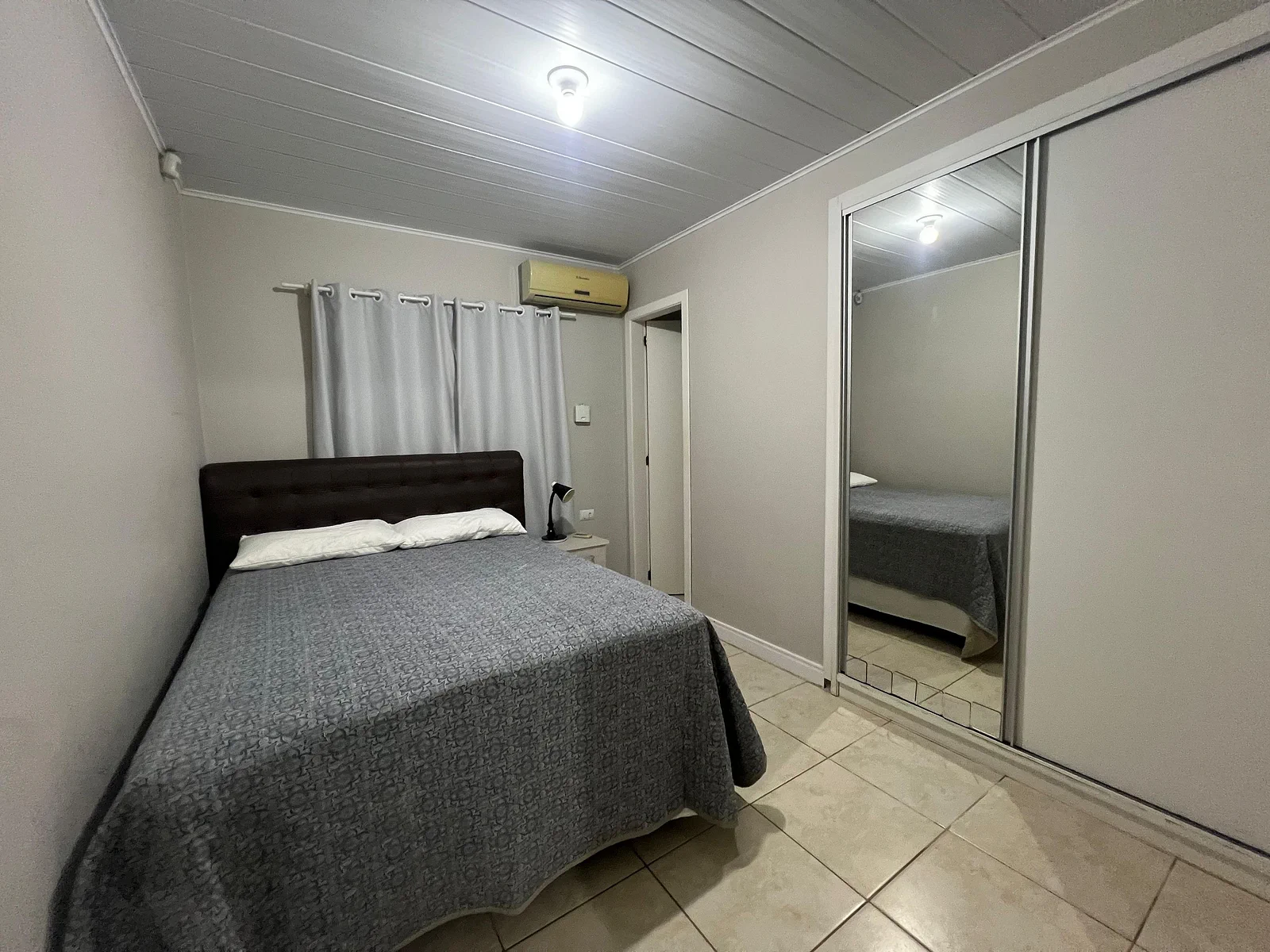 Casa de três dormitórios — Centro de Bombinhas (AY20G)
