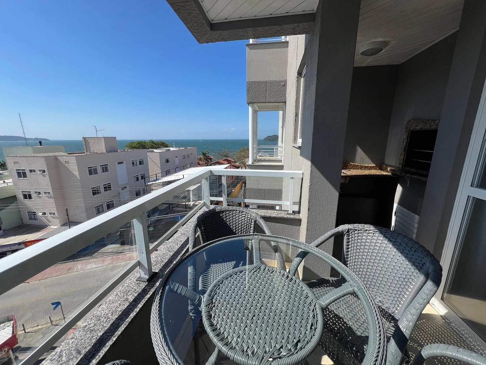 Foto oficial · Vista Bella — Apartamento 301, 1 dormitório, lateral · 4