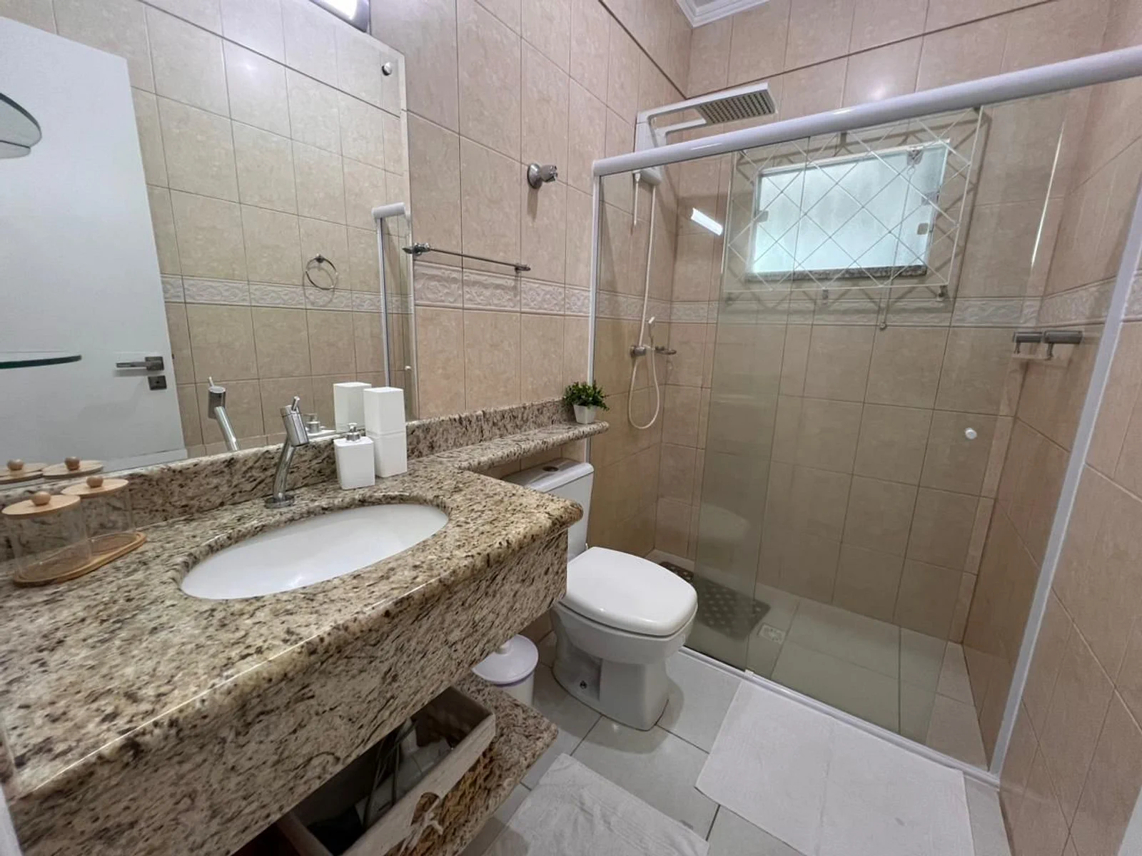 Foto oficial · Casa de três dormitórios — Até 8 hóspedes (YO01I) · 16