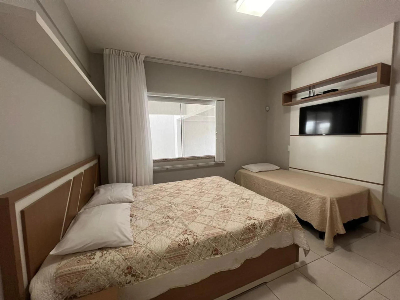 Foto oficial · Casa de três dormitórios — Até 8 hóspedes (YO01I) · 8