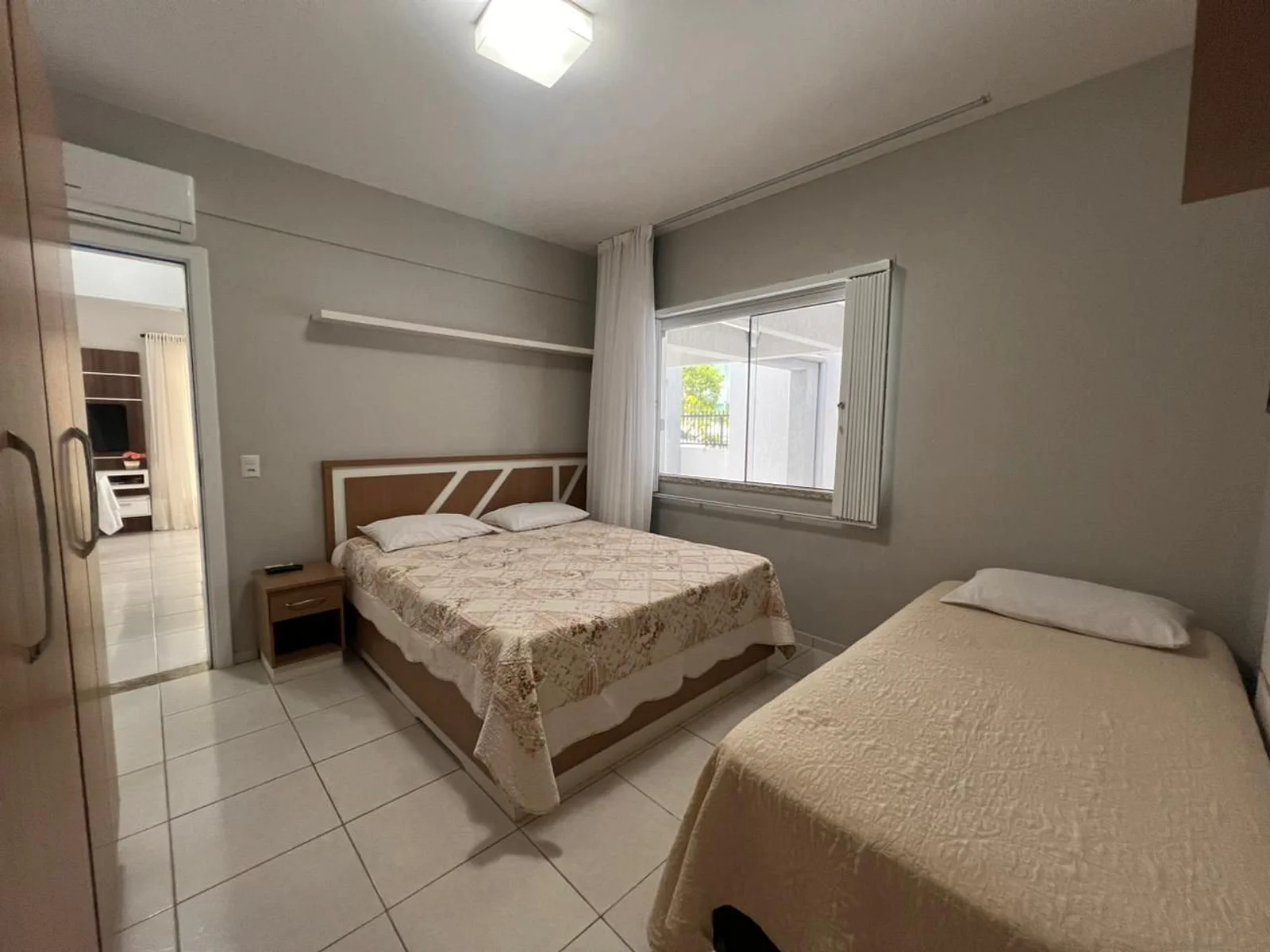 Foto oficial · Casa de três dormitórios — Até 8 hóspedes (YO01I) · 9
