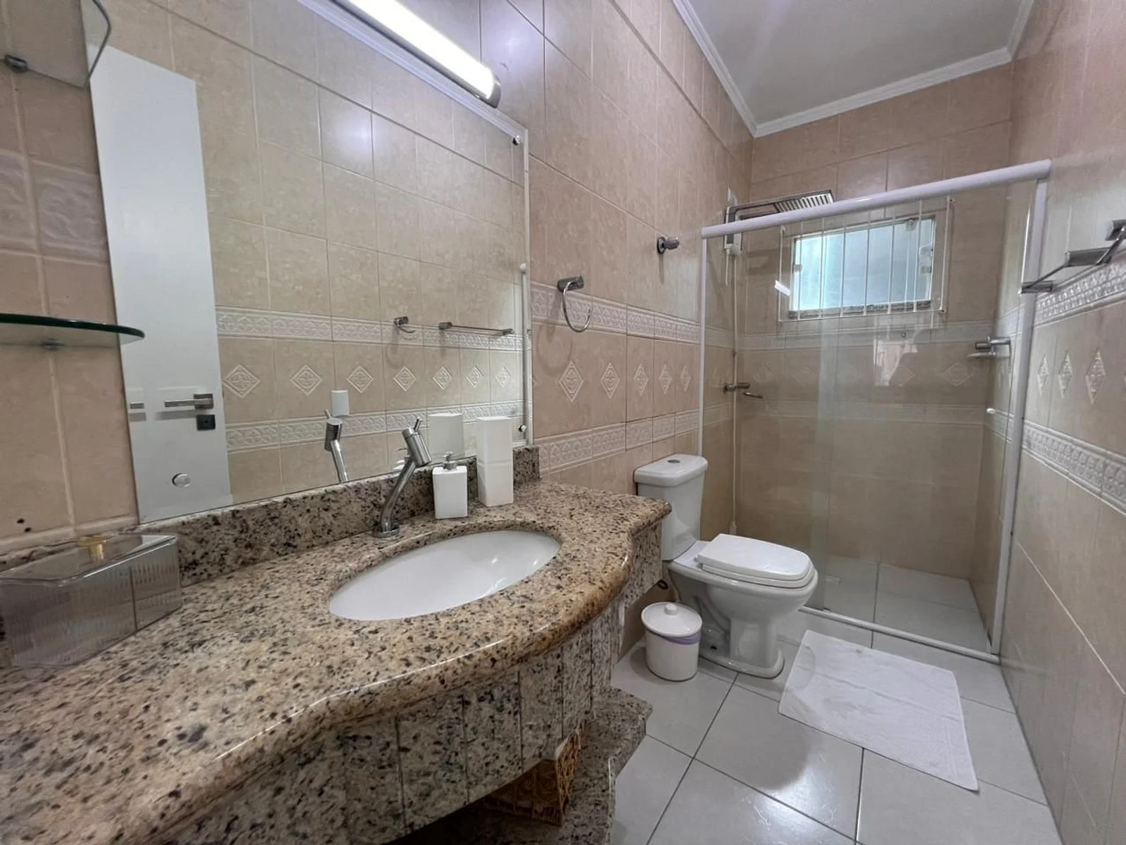 Foto oficial · Casa de três dormitórios — Até 8 hóspedes (YO01I) · 4