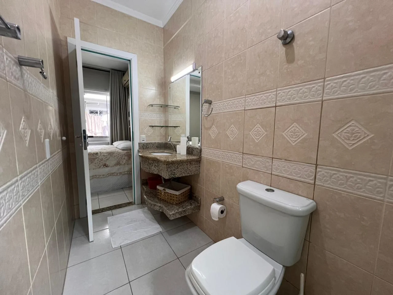 Foto oficial · Casa de três dormitórios — Até 8 hóspedes (YO01I) · 5
