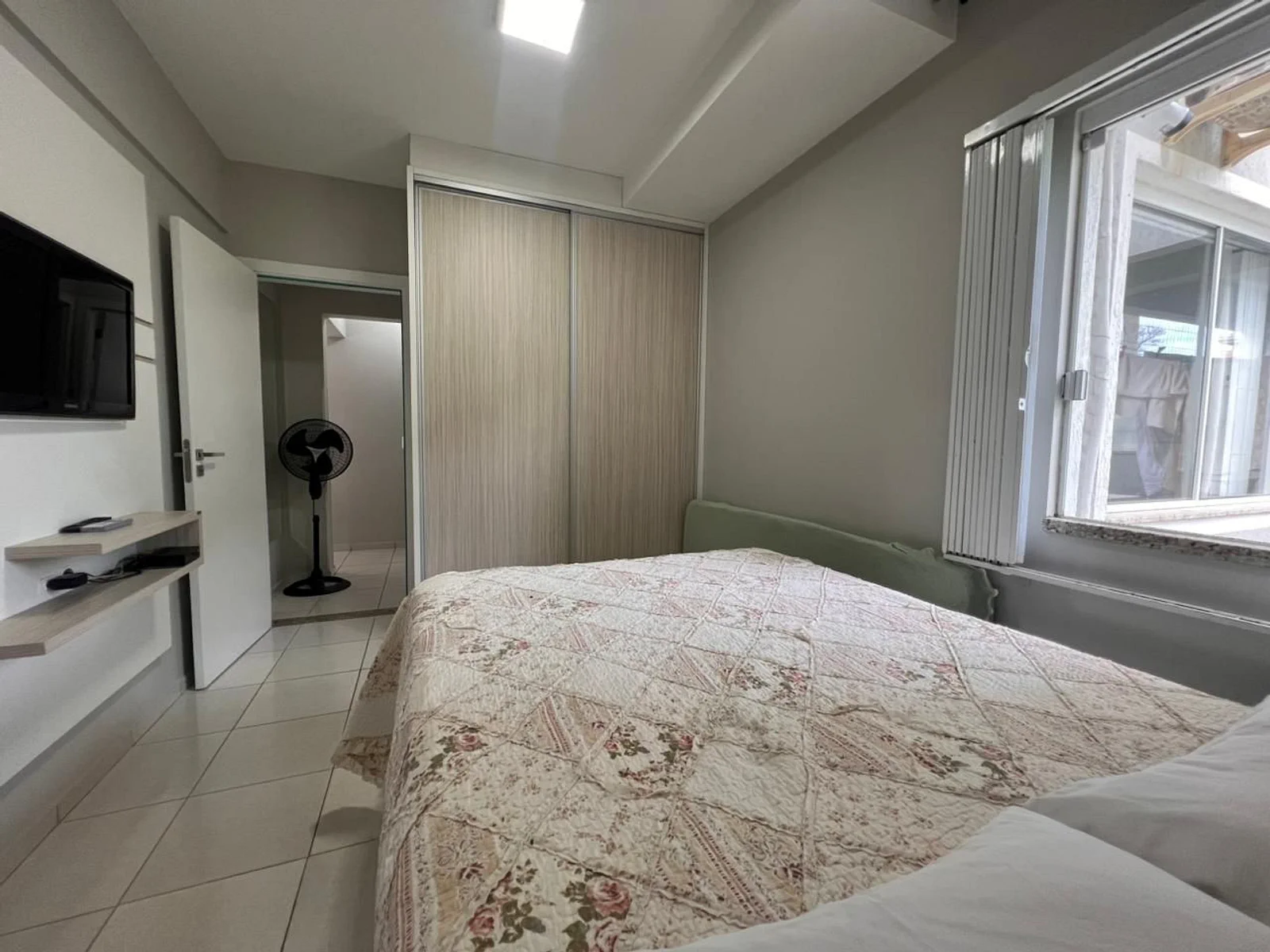 Foto oficial · Casa de três dormitórios — Até 8 hóspedes (YO01I) · 6