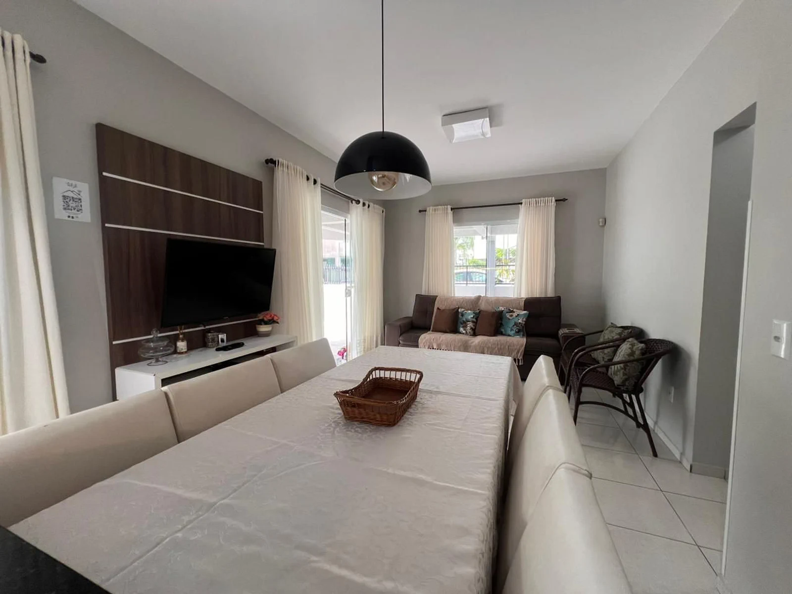 Foto oficial · Casa de três dormitórios — Até 8 hóspedes (YO01I) · 24