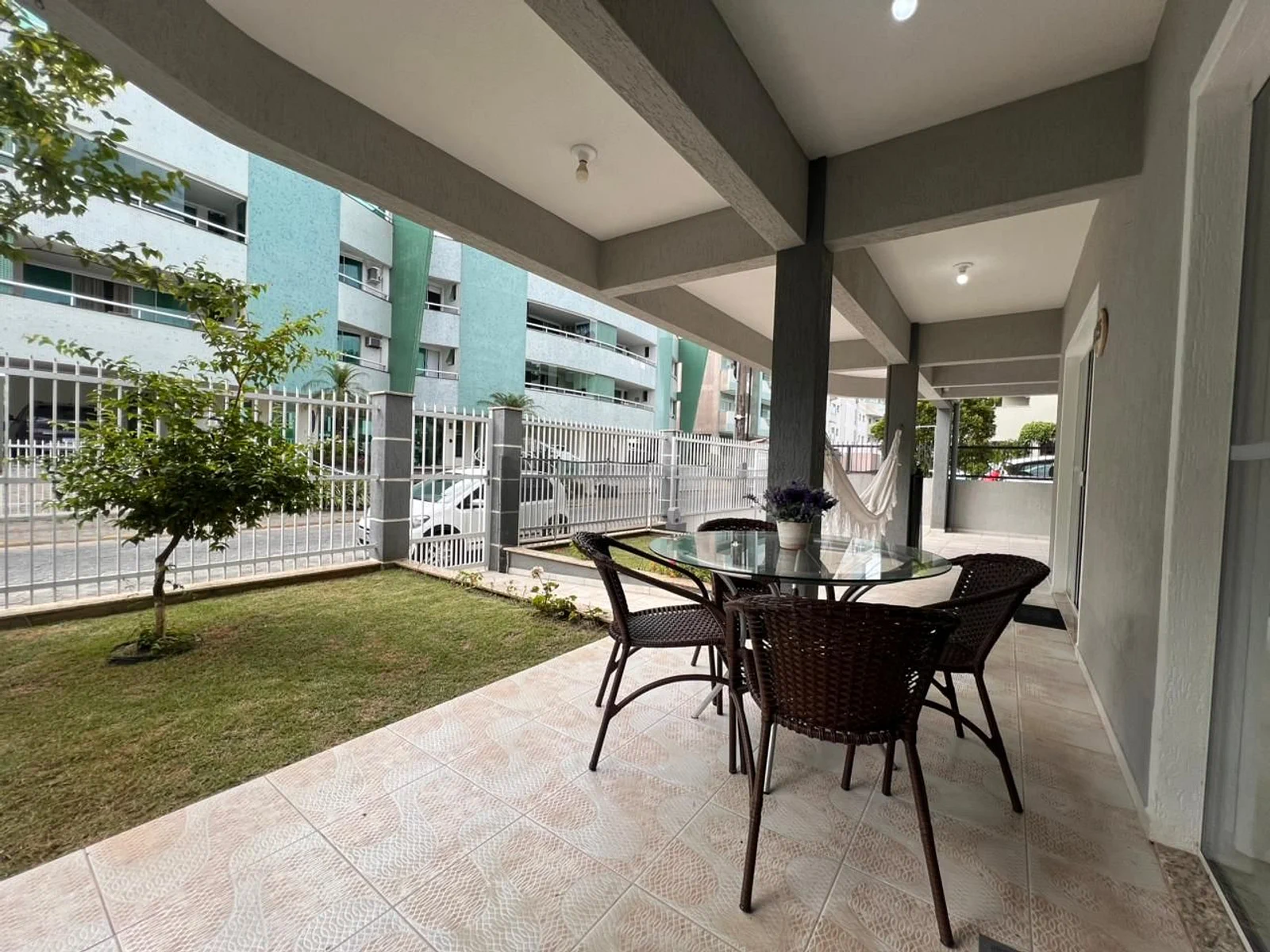 Foto oficial · Casa de três dormitórios — Até 8 hóspedes (YO01I) · 28