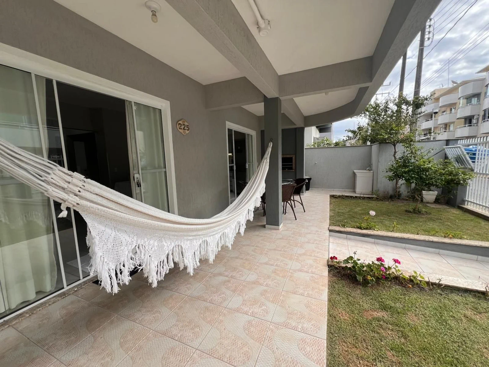 Foto oficial · Casa de três dormitórios — Até 8 hóspedes (YO01I) · 30