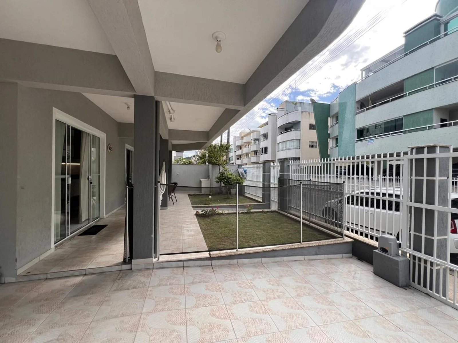 Foto oficial · Casa de três dormitórios — Até 8 hóspedes (YO01I) · 32