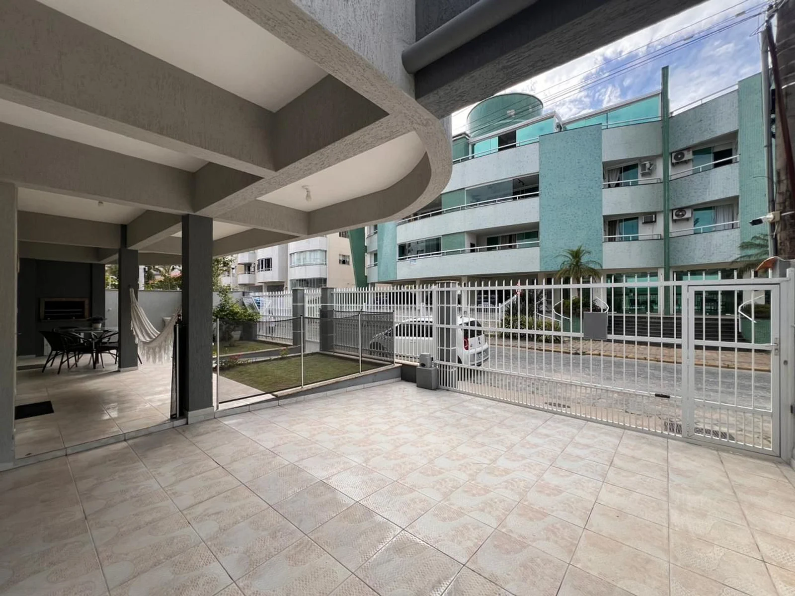 Foto oficial · Casa de três dormitórios — Até 8 hóspedes (YO01I) · 33