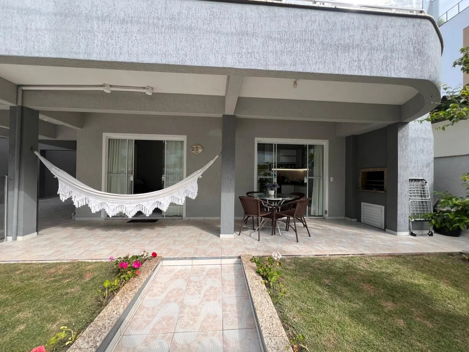 Foto oficial · Casa de três dormitórios — Até 8 hóspedes (YO01I) · 35