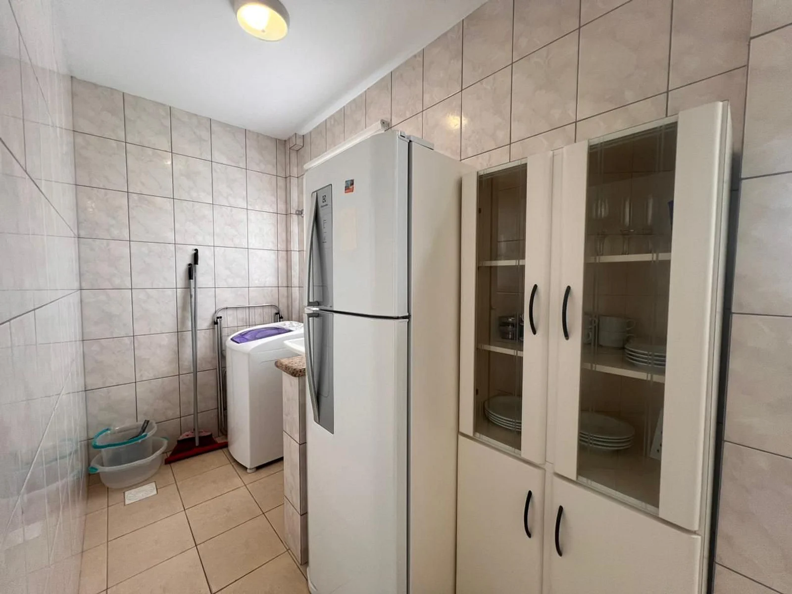Foto oficial · Vista Bella — Apartamento 301, 1 dormitório, lateral · 17