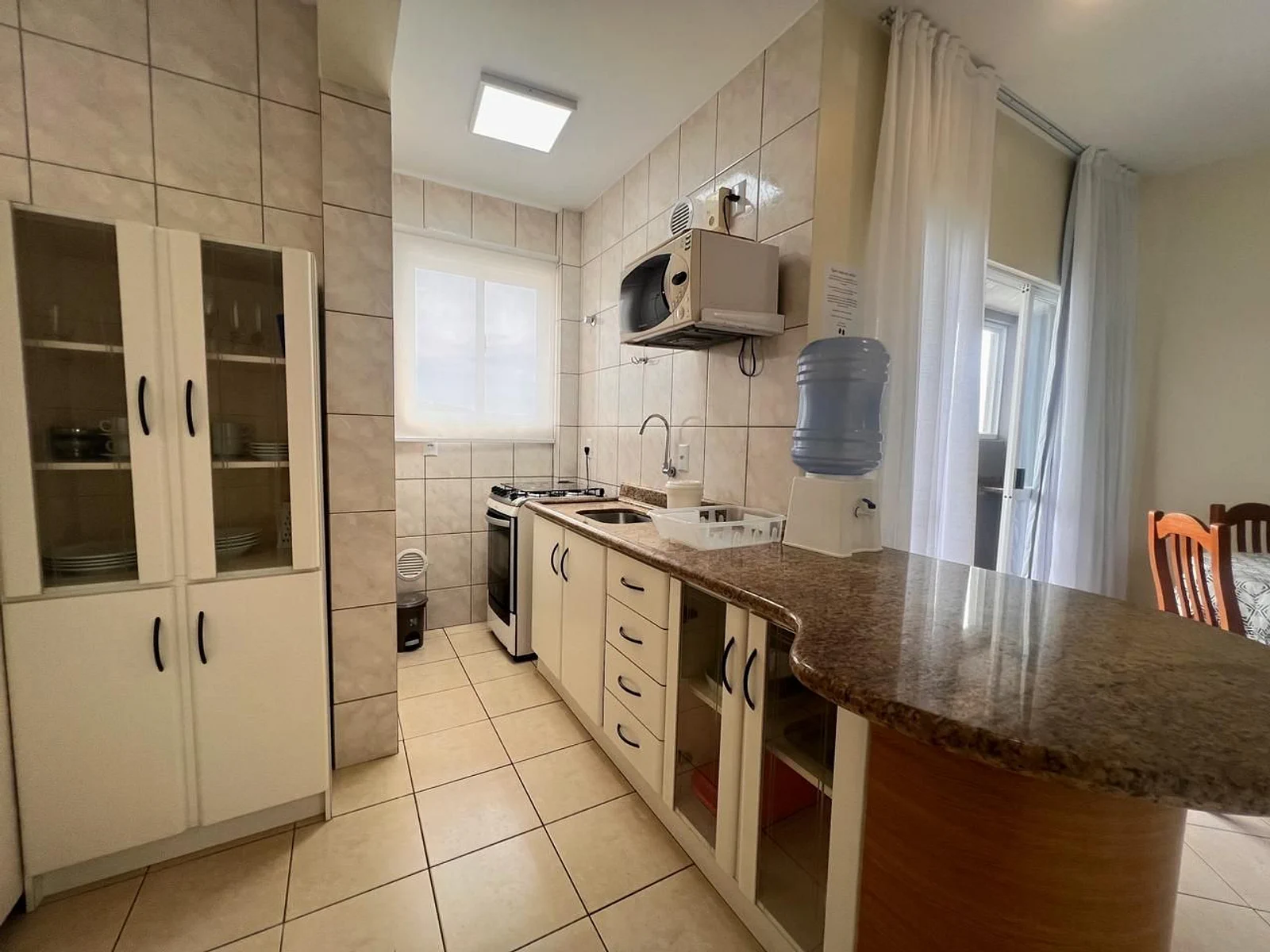 Foto oficial · Vista Bella — Apartamento 301, 1 dormitório, lateral · 13